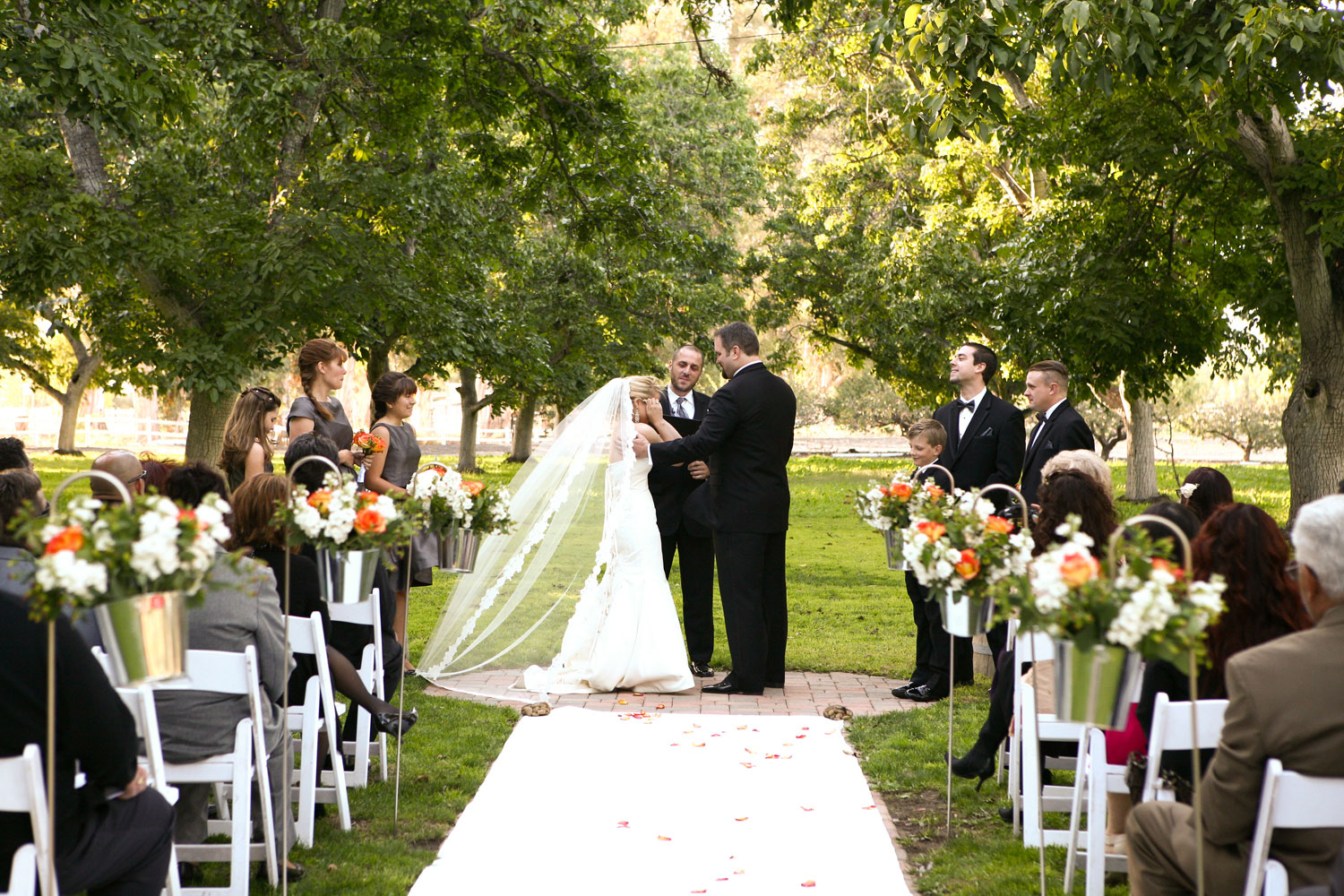 Metro Detroit Wedding Photographer www.harthenstudios.com